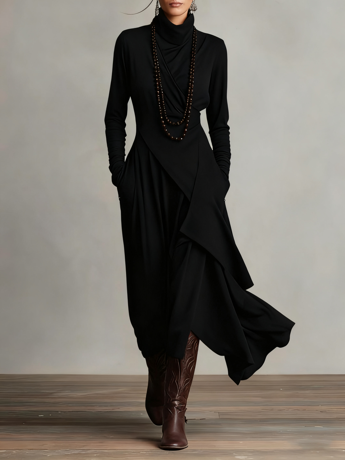 Vestido Largo con cuello alto, corte asimétrico, plisado y encaje - Morado