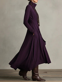 Vestido Largo con cuello alto, corte asimétrico, plisado y encaje - Morado