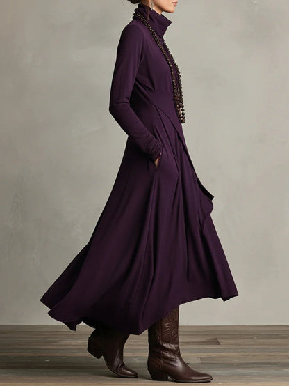 Vestido Largo con cuello alto, corte asimétrico, plisado y encaje - Morado