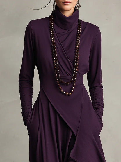 Vestido Largo con cuello alto, corte asimétrico, plisado y encaje - Morado