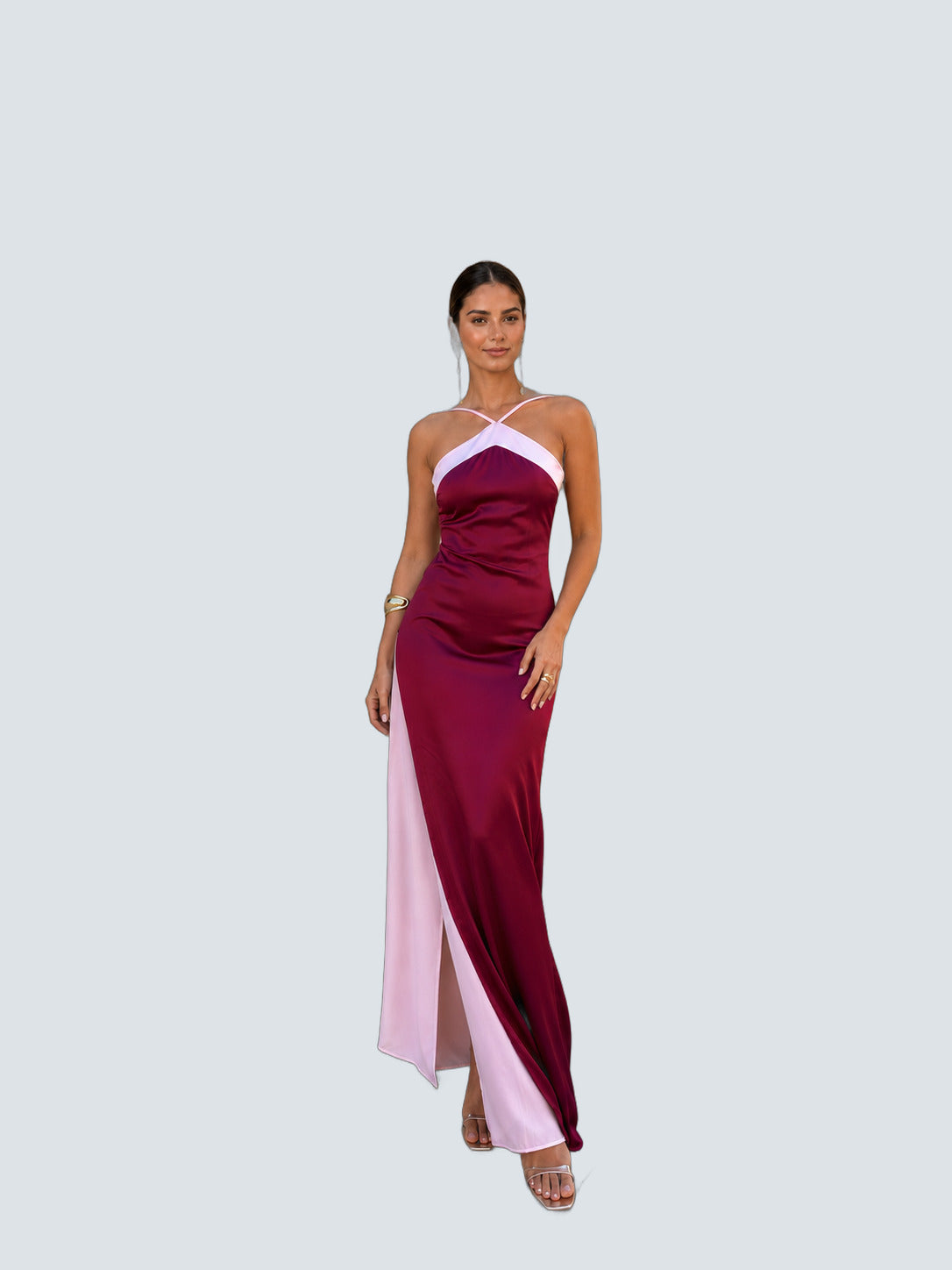 Vestido largo satinado escote cruzado - fondo gris