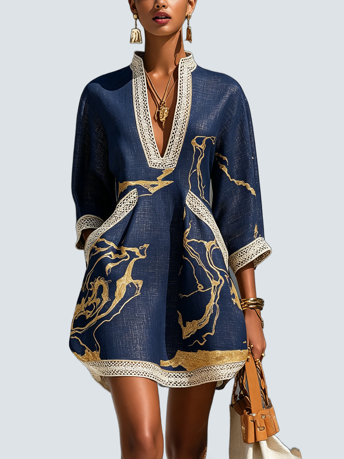 Vestido Mini Azul Marino Estampado Dorado - fondo gris
