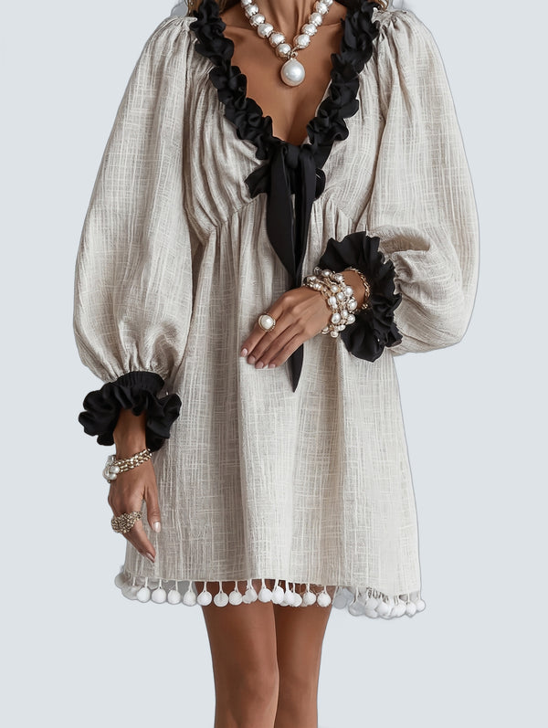 Vestido Mini Beige Volantes Pompon - fondo gris