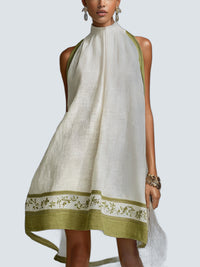 Vestido Mini Blanco Ribete Verde Oliva - fondo gris
