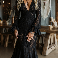 Vestido Largo Negro con encaje y escote en V