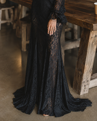 Vestido Largo Negro con encaje y escote en V - Negro